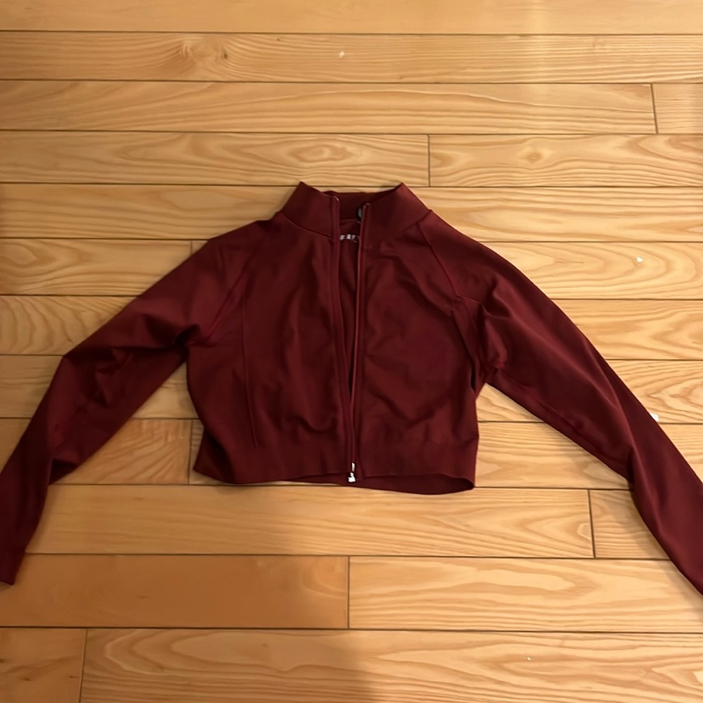 Alphalete cropped workout zip up!